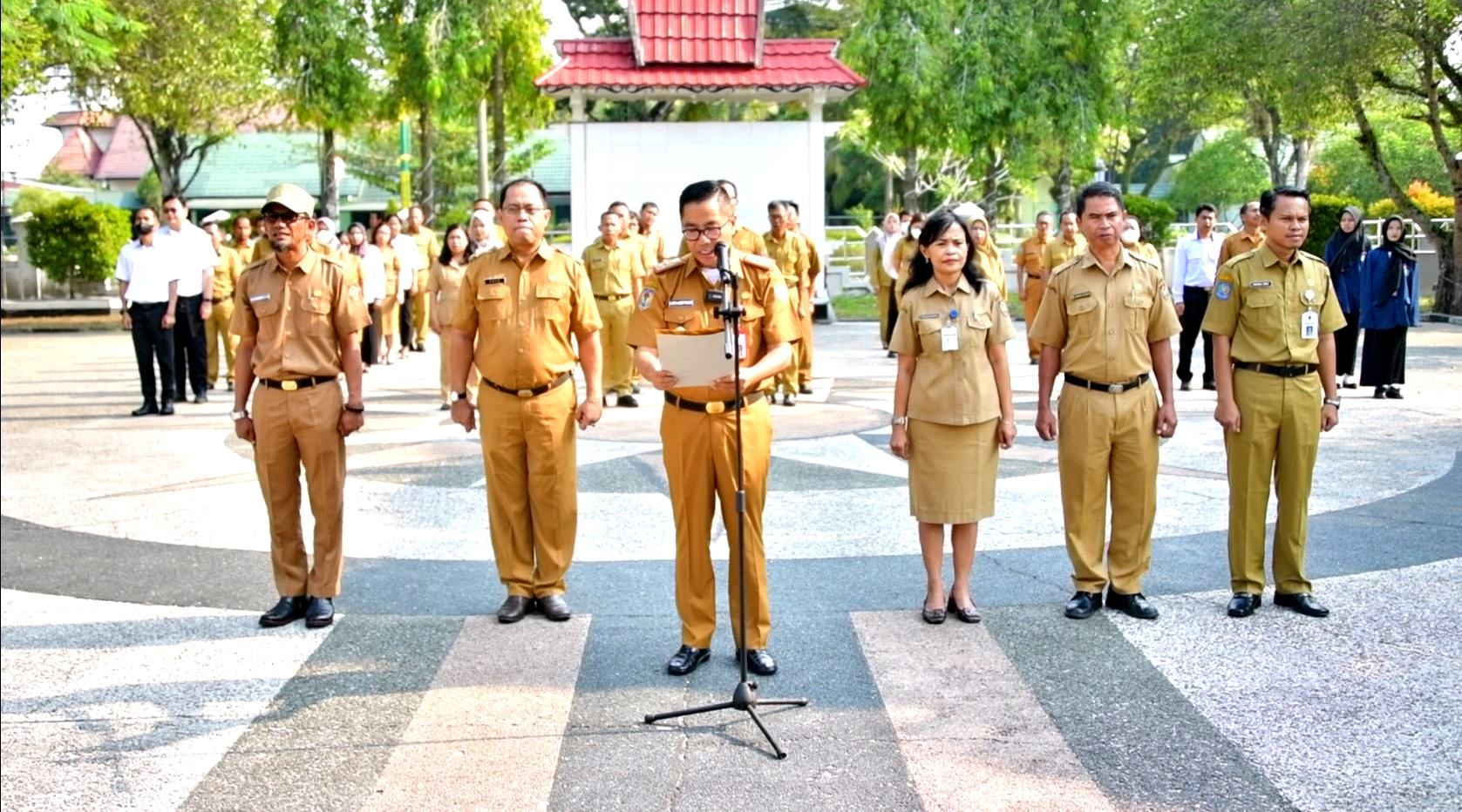 Penandatanganan Pakta Integritas dan Ikrar Netralitas ASN dan Non-ASN Bappedalitbang Prov. Kalteng pada Pemilu 2024